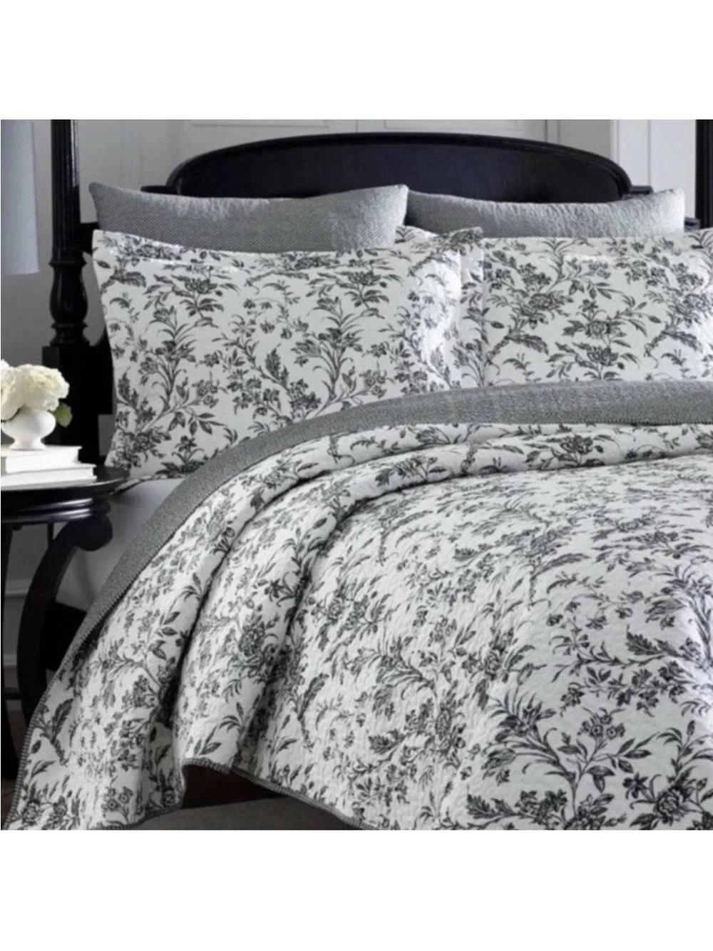 Laura Ashley Full/Queen Amberley Black & White Floral 3pc Reversible Quilt Set
